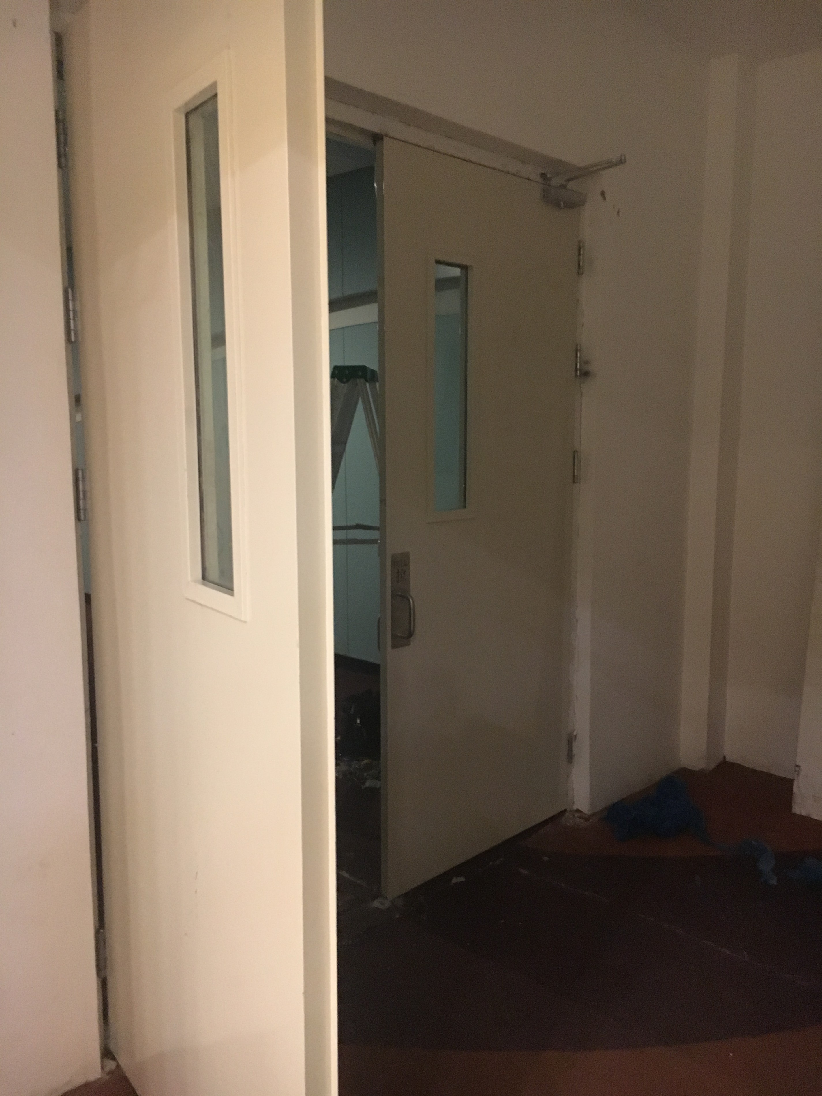 成功簽約北京萬達影城九棵樹店消防通道門更換工程