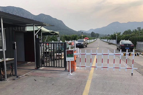 北京順義新村人臉設別廣告門和車牌識別道閘系統