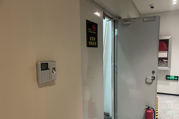 北京佑安國際大廈海康威視指紋刷卡門禁安裝工程